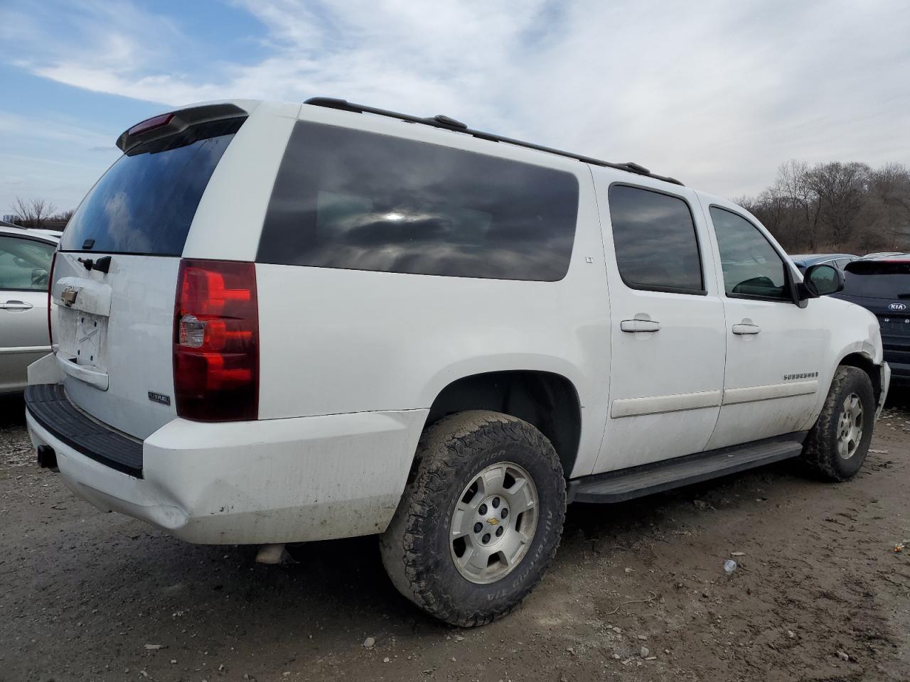 2007 Chevrolet Suburban - Image 3