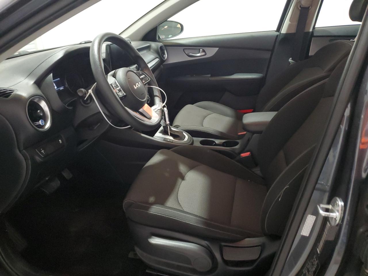 2022 Kia Forte - Image 7