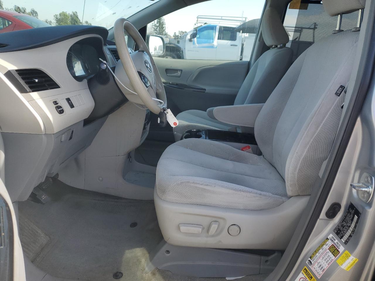 2014 Toyota Sienna - Image 7