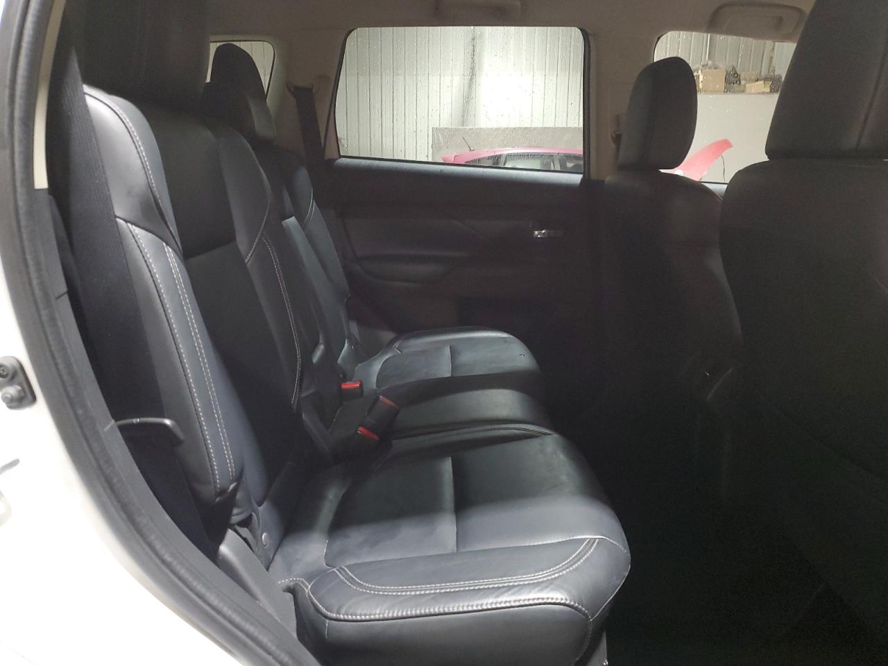 2020 Mitsubishi Outlander - Image 11