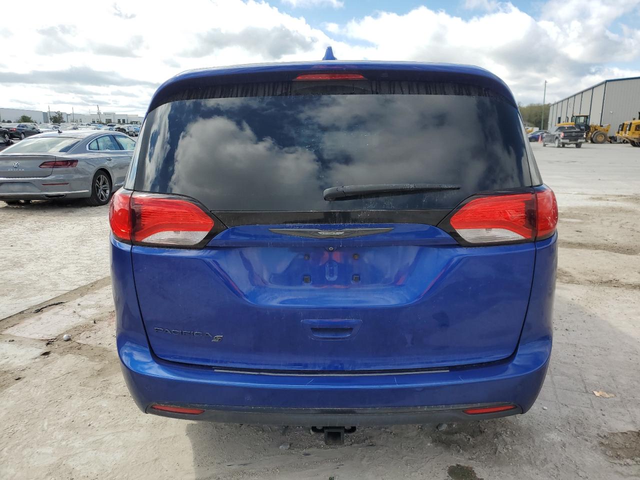 2019 Chrysler Pacifica - Image 6