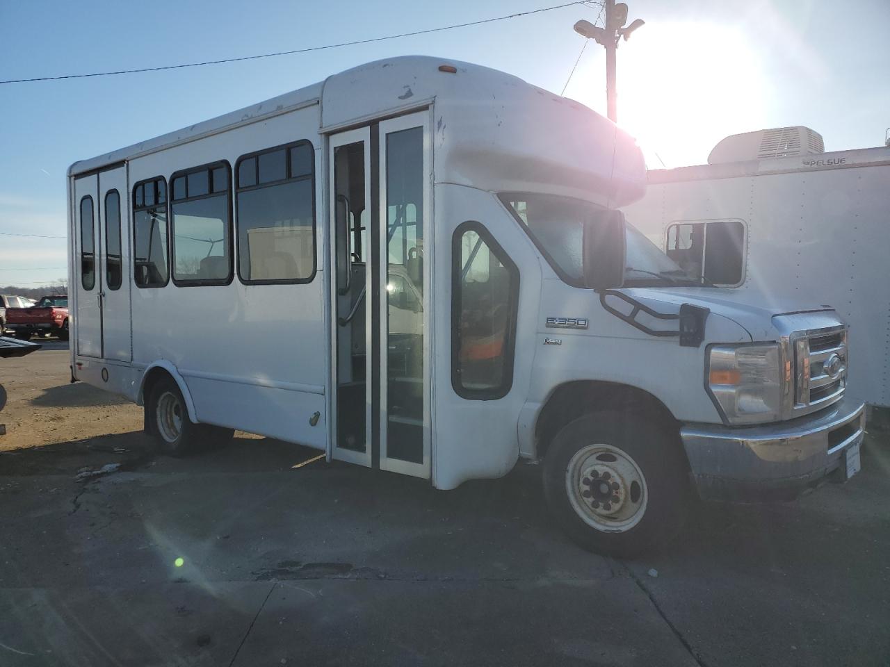 2016 Ford Econoline - Image 1