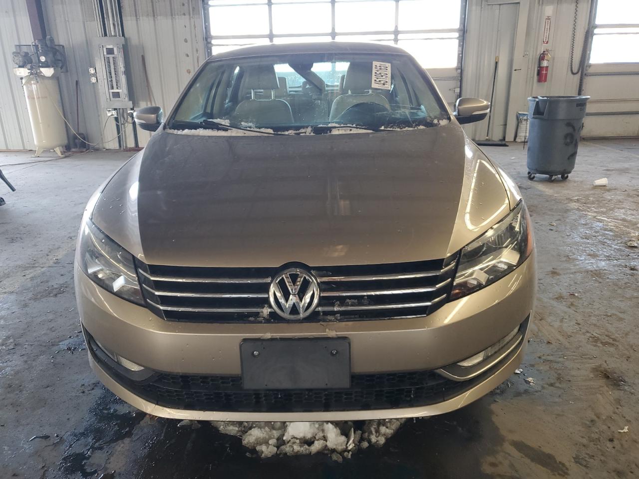 2015 Volkswagen Passat - Image 5