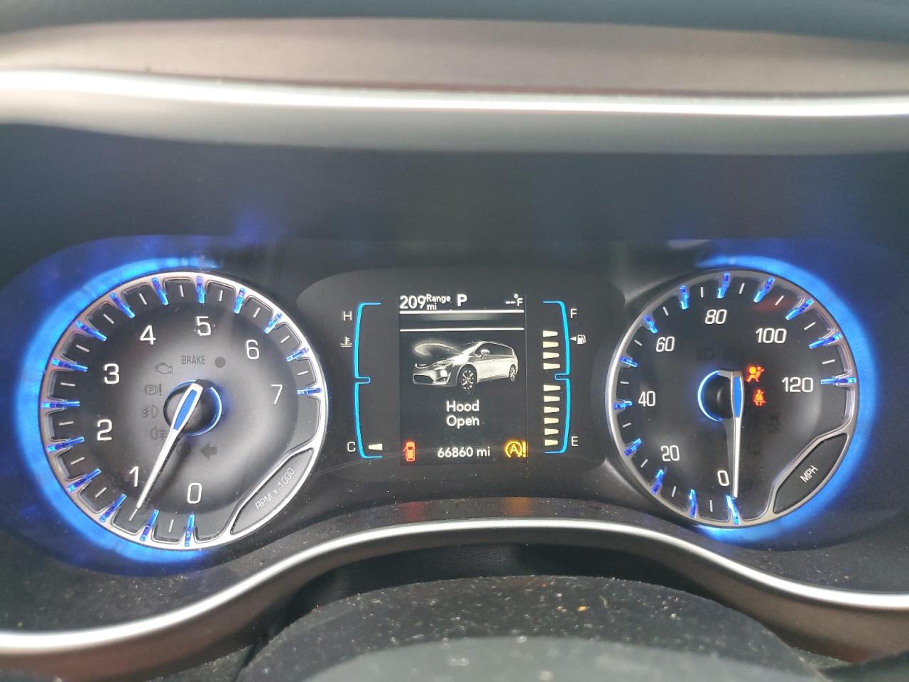 2017 Chrysler Pacifica - Image 9
