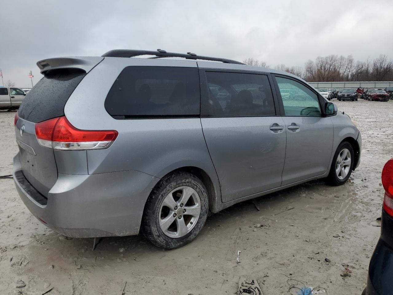 2011 Toyota Sienna - Image 3