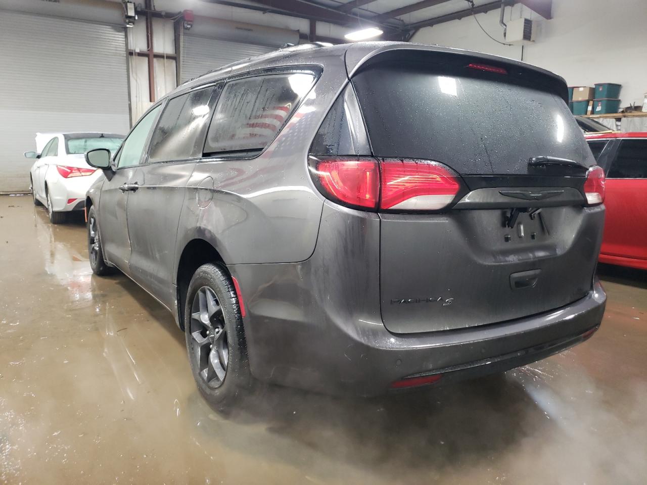 2019 Chrysler Pacifica - Image 2