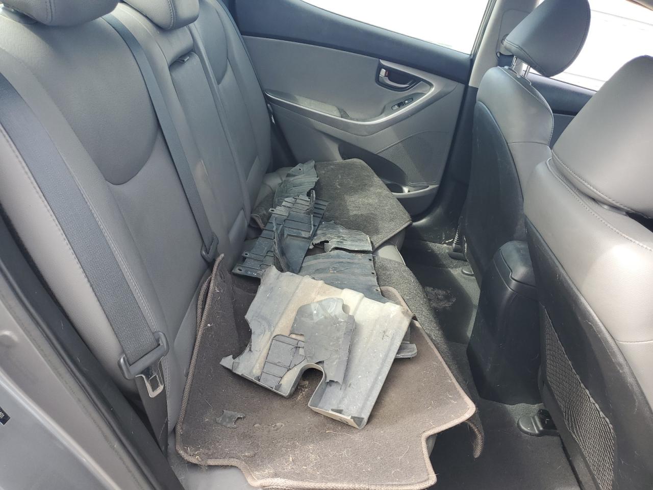 2011 Hyundai Elantra - Image 10