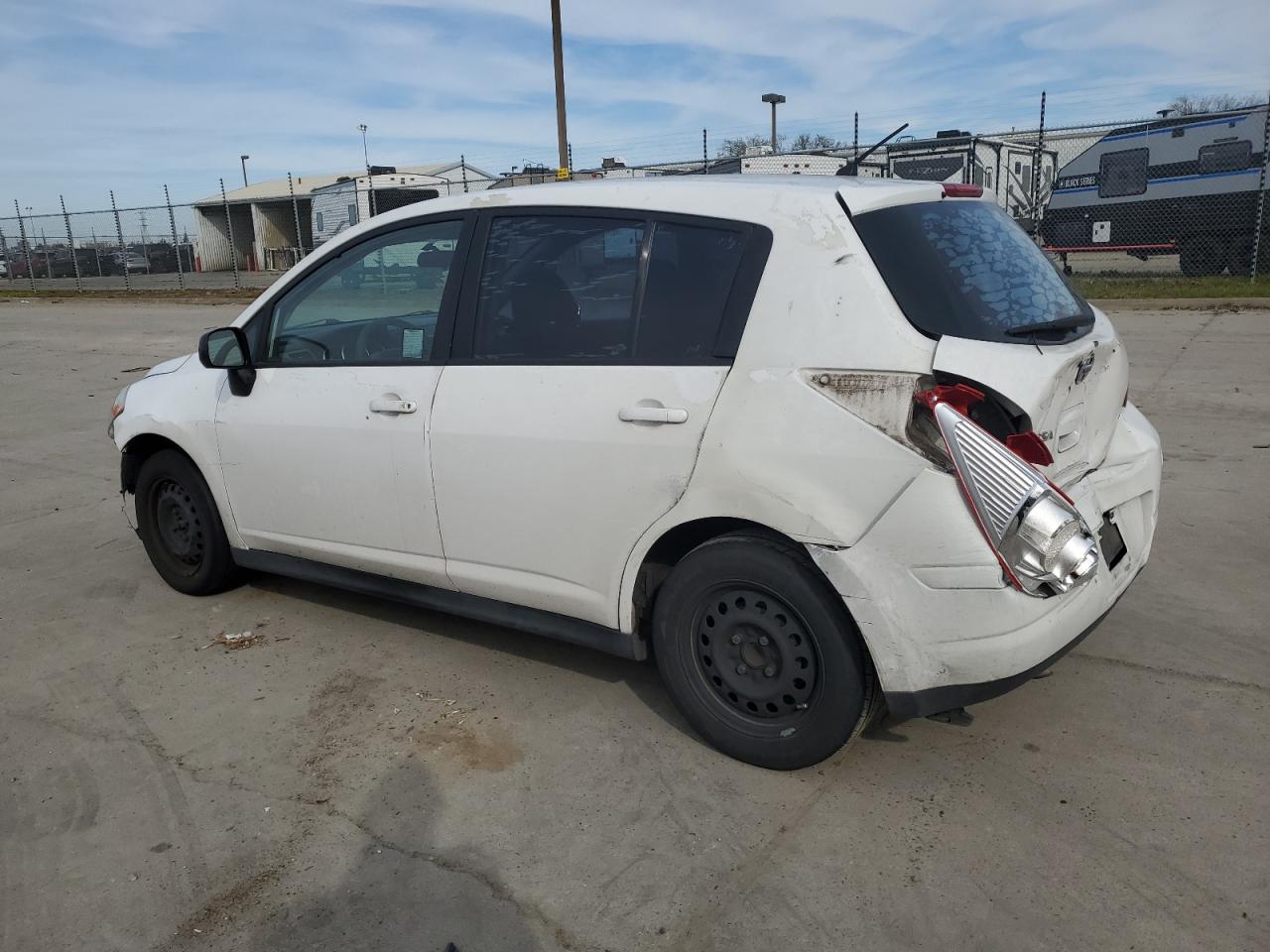 2011 Nissan Versa - Image 2