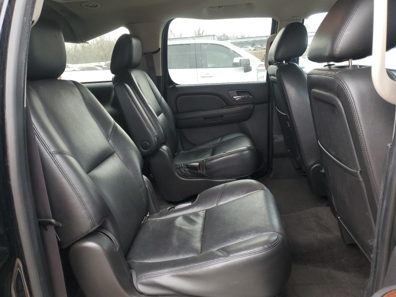 2013 Chevrolet Suburban - Image 12
