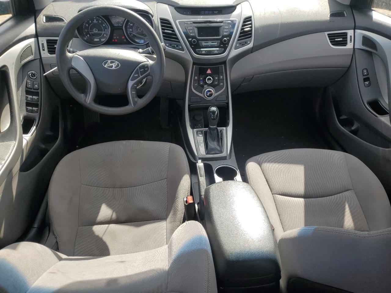2016 Hyundai Elantra - Image 8