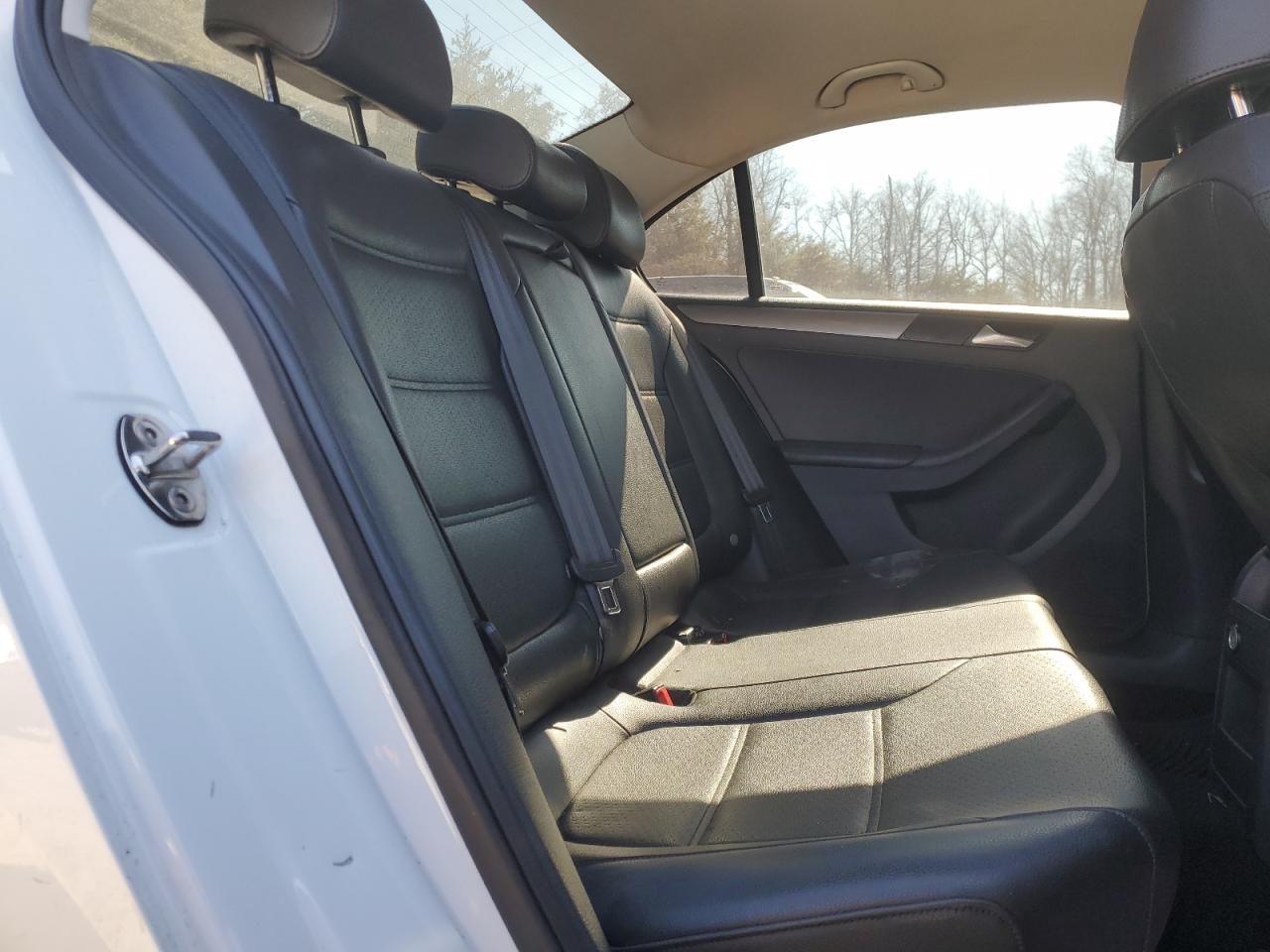 2015 Volkswagen Jetta - Image 10
