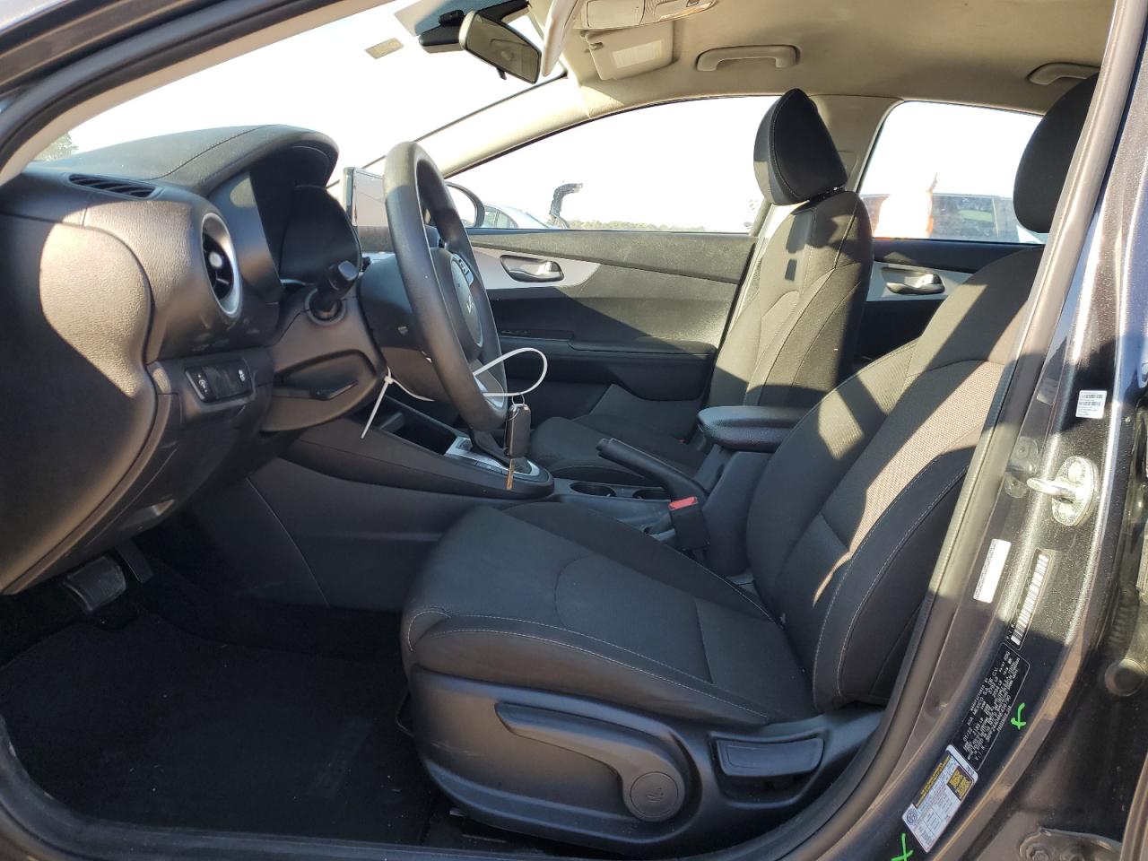 2022 Kia Forte - Image 7