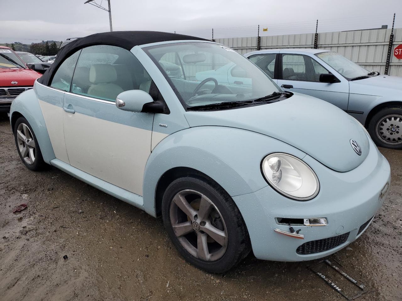 2010 Volkswagen Beetle - Image 4