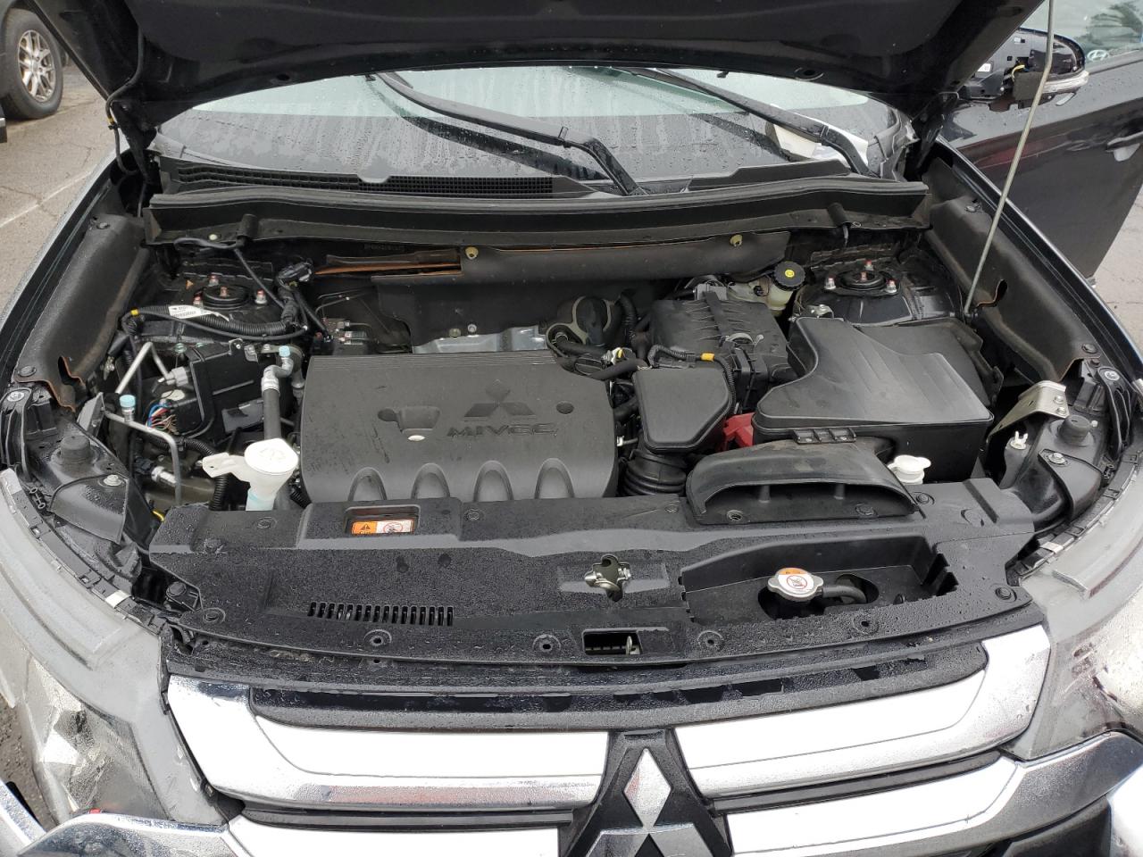 2017 Mitsubishi Outlander - Image 12