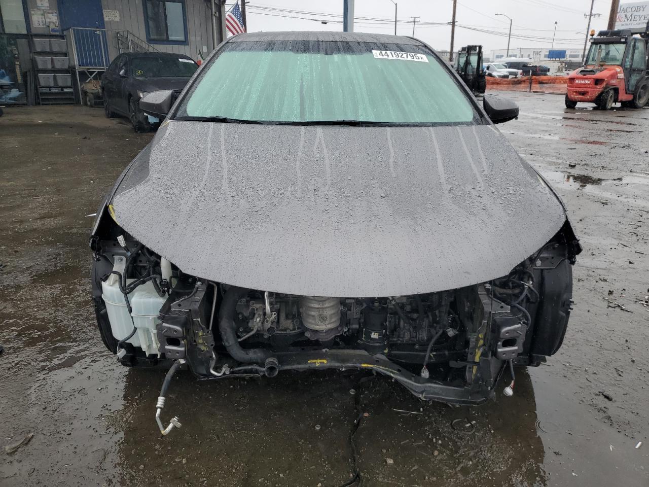 2016 Toyota Camry - Image 5