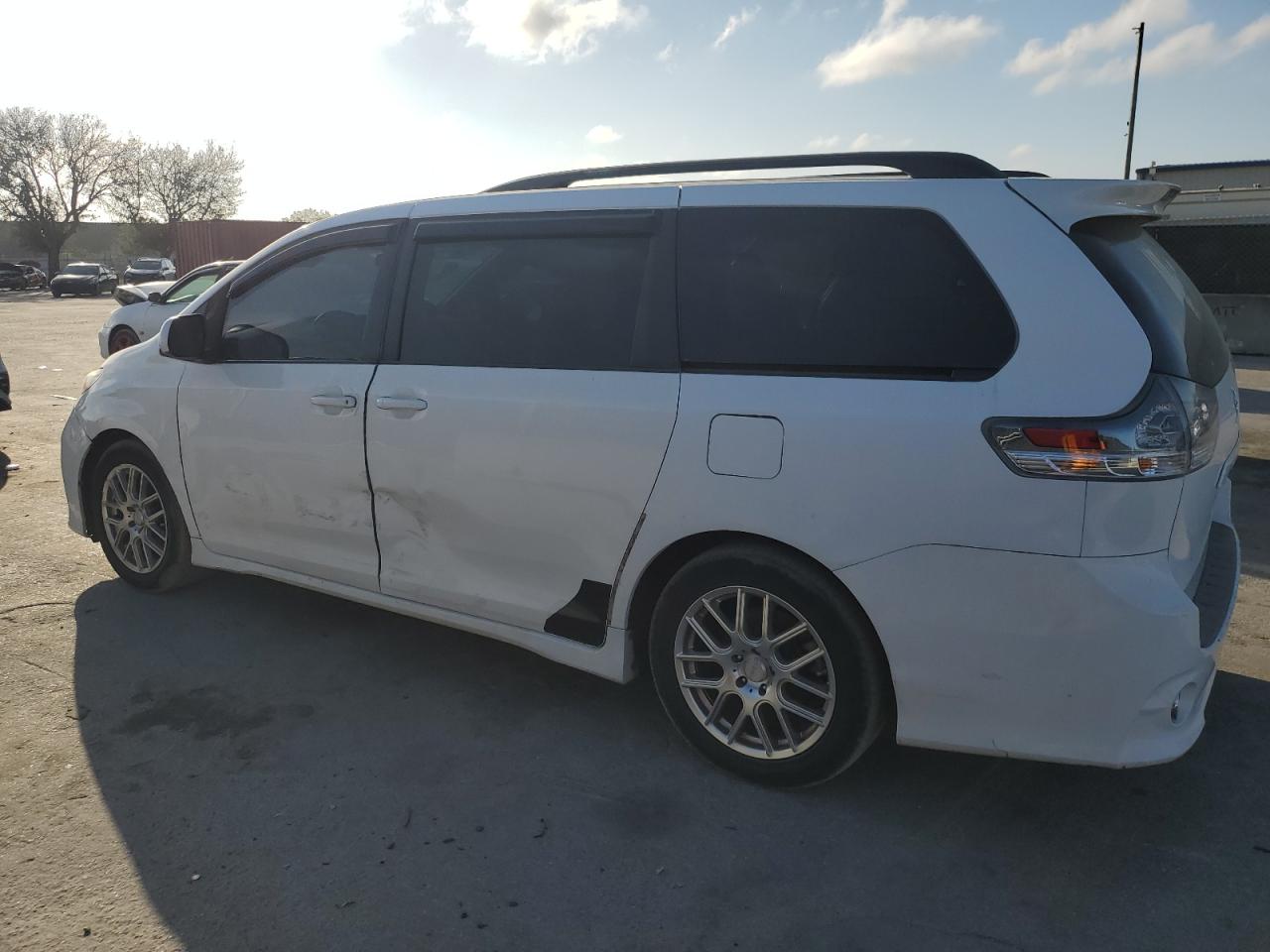 2011 Toyota Sienna - Image 2