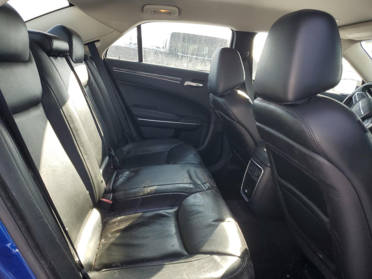 2018 Chrysler 300 - Image 10