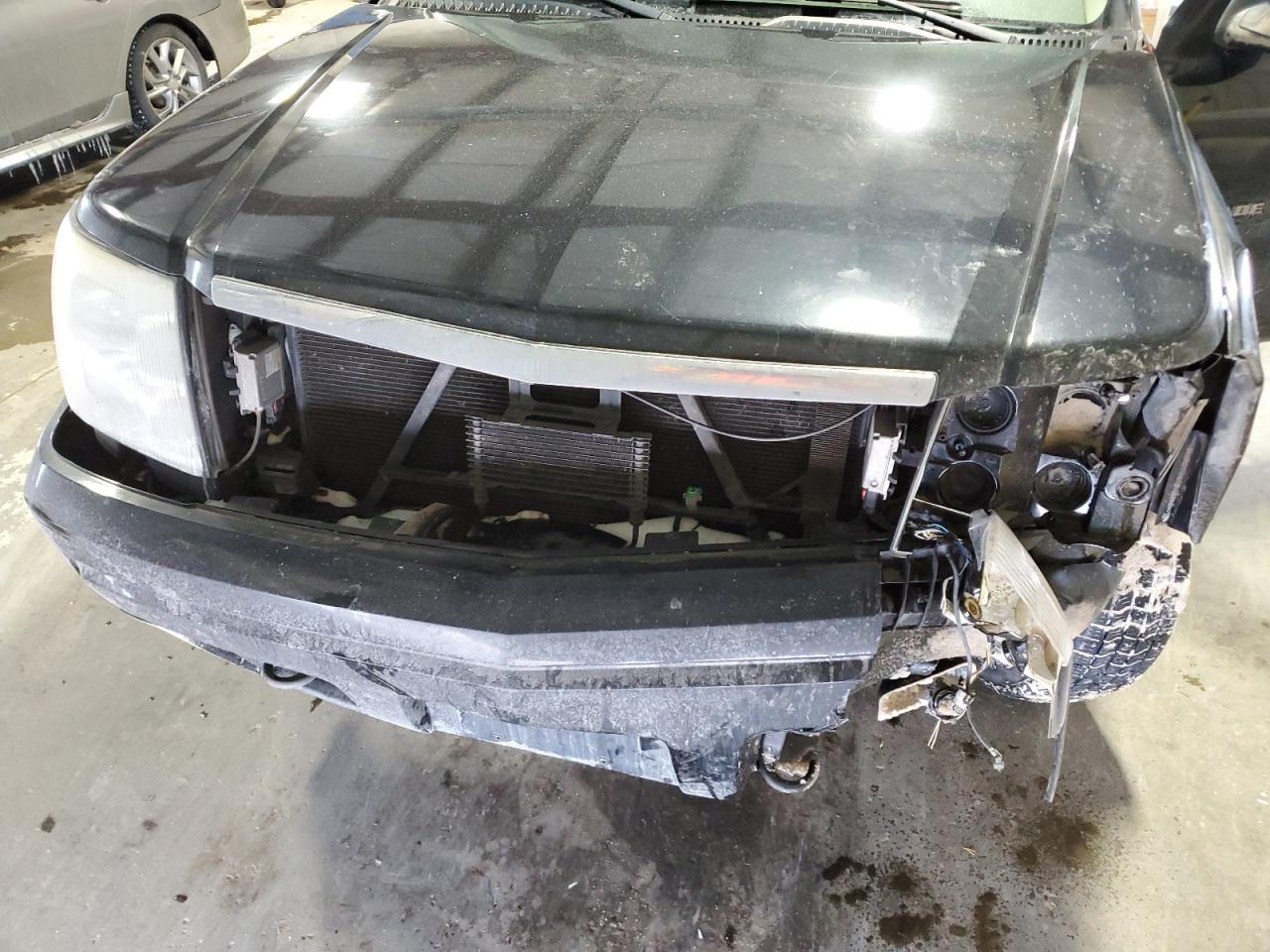 2005 Cadillac Escalade - Image 12