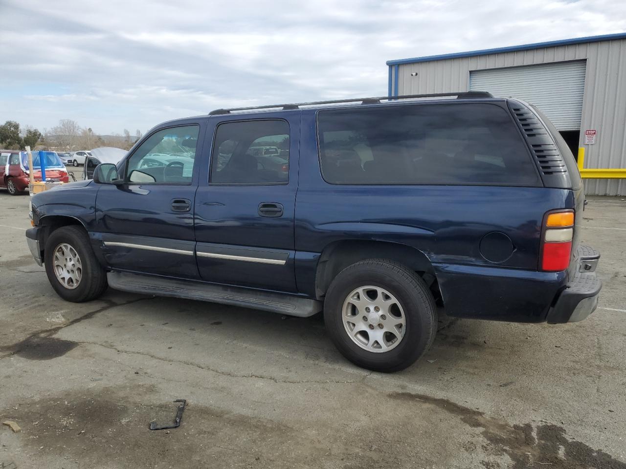2004 Chevrolet Suburban - Image 2