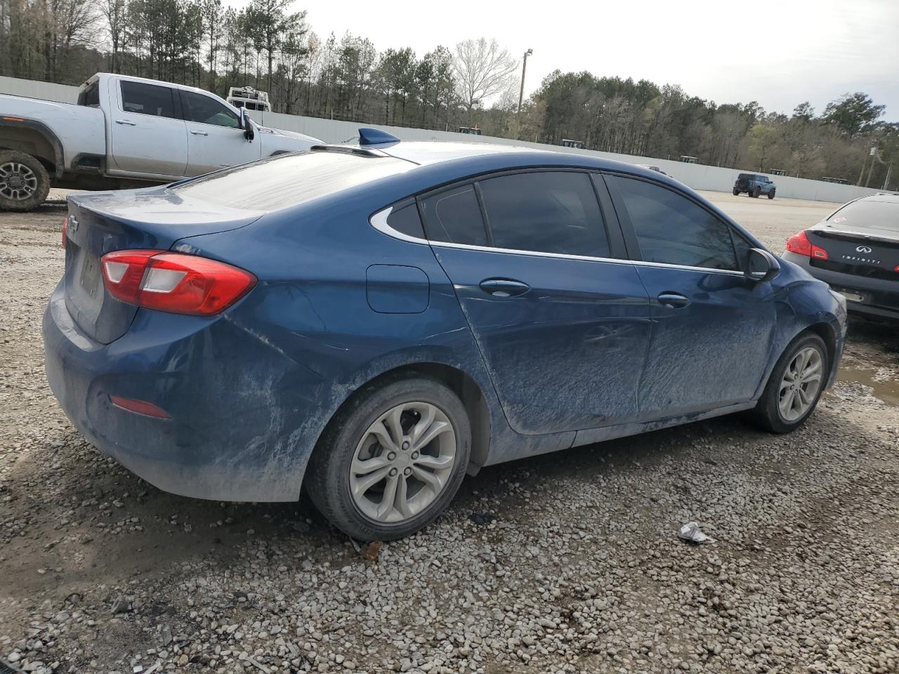 2019 Chevrolet Cruze - Image 3