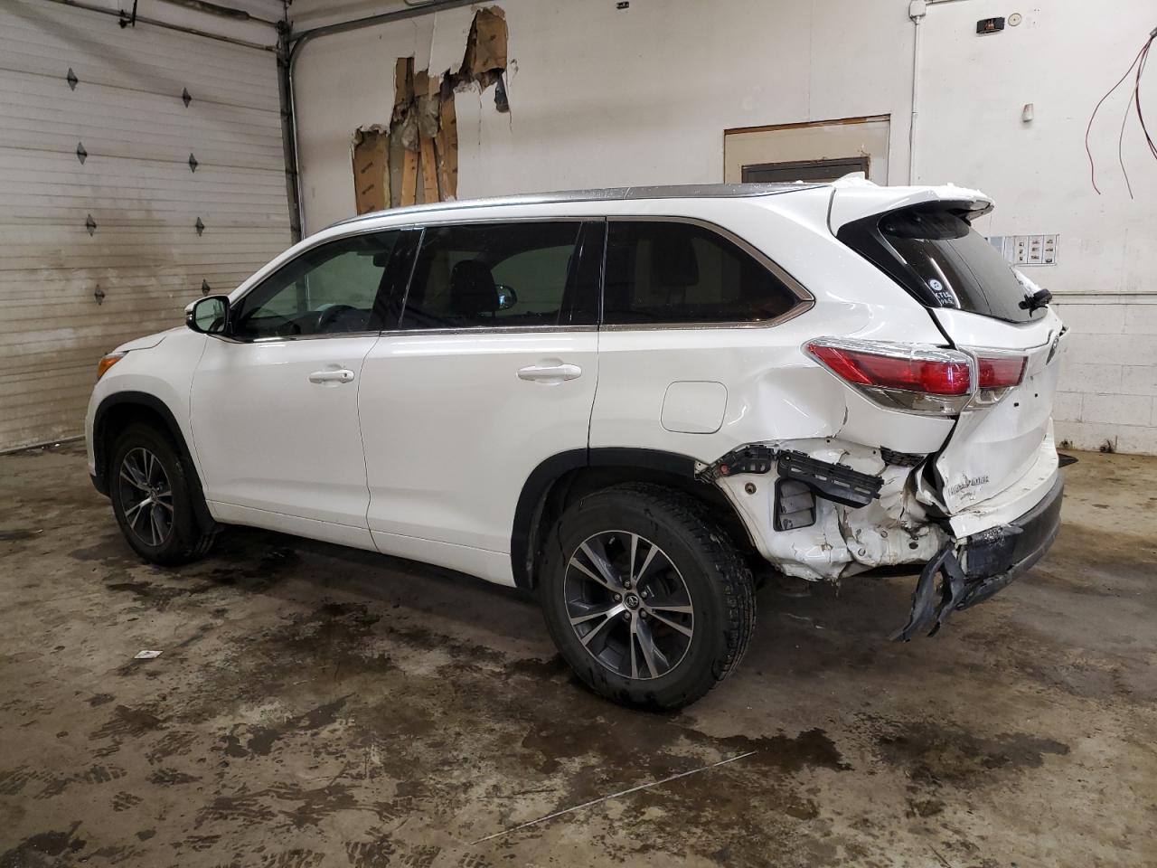 2016 Toyota Highlander - Image 2