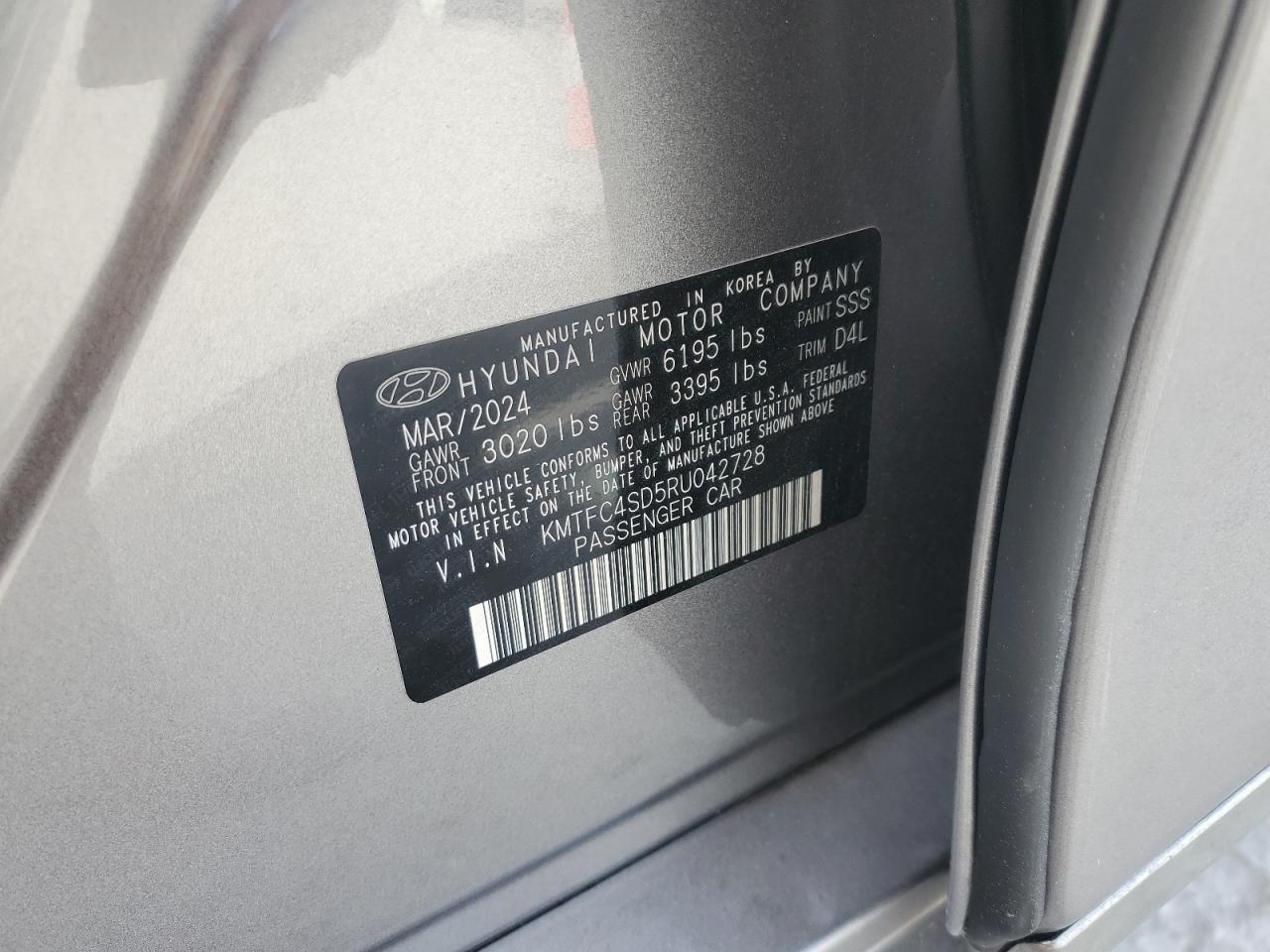 2024 Genesis G90 - Image 12