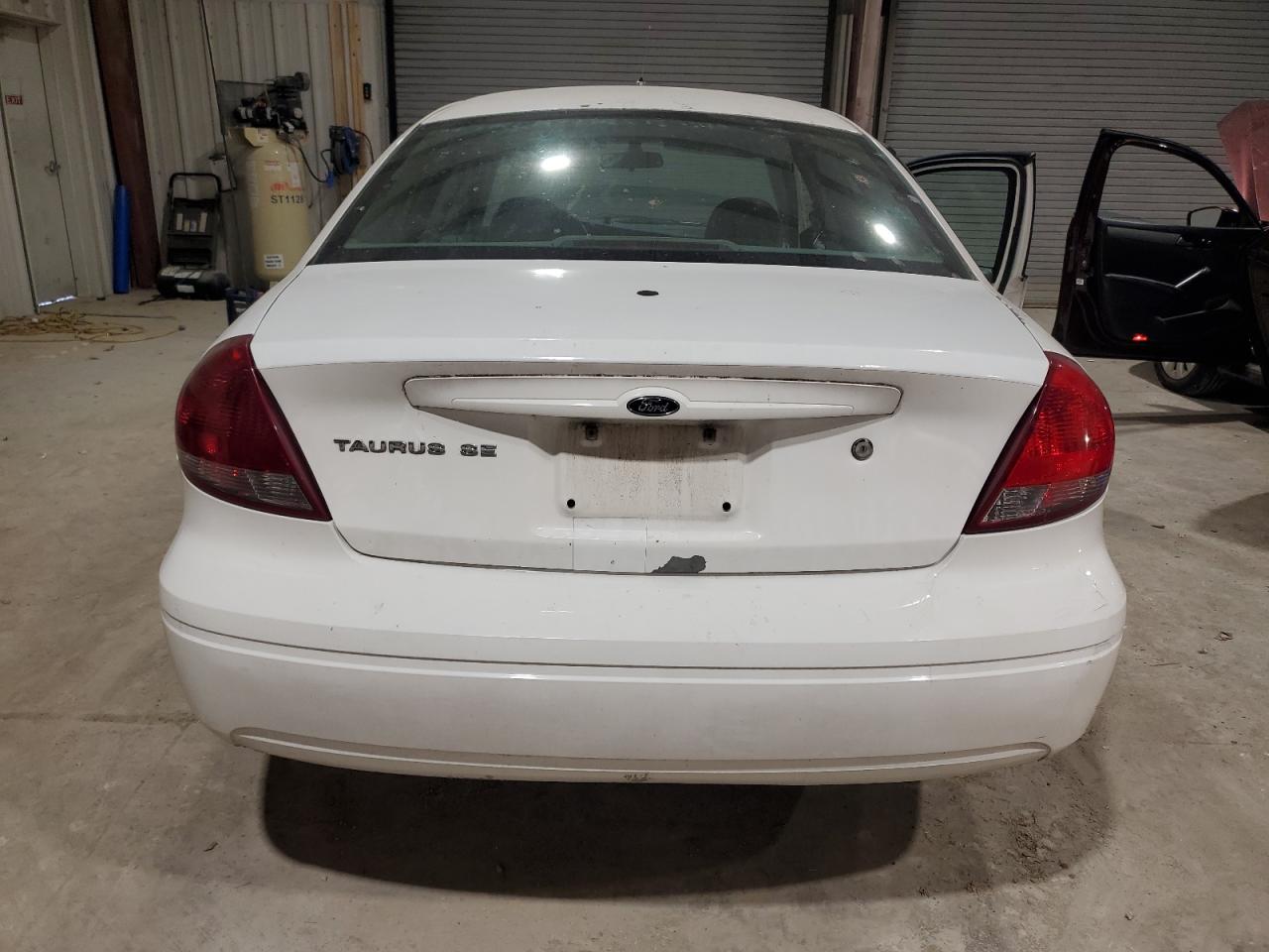 2007 Ford Taurus - Image 6