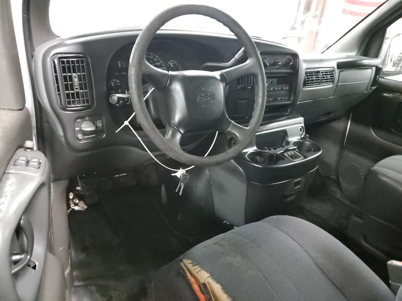 2002 Chevrolet Express - Image 8