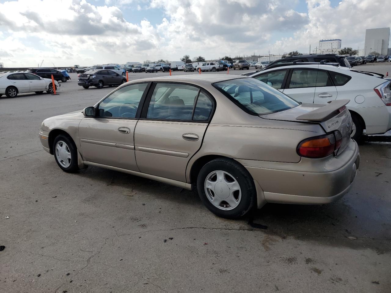 2000 Chevrolet Malibu - Image 2