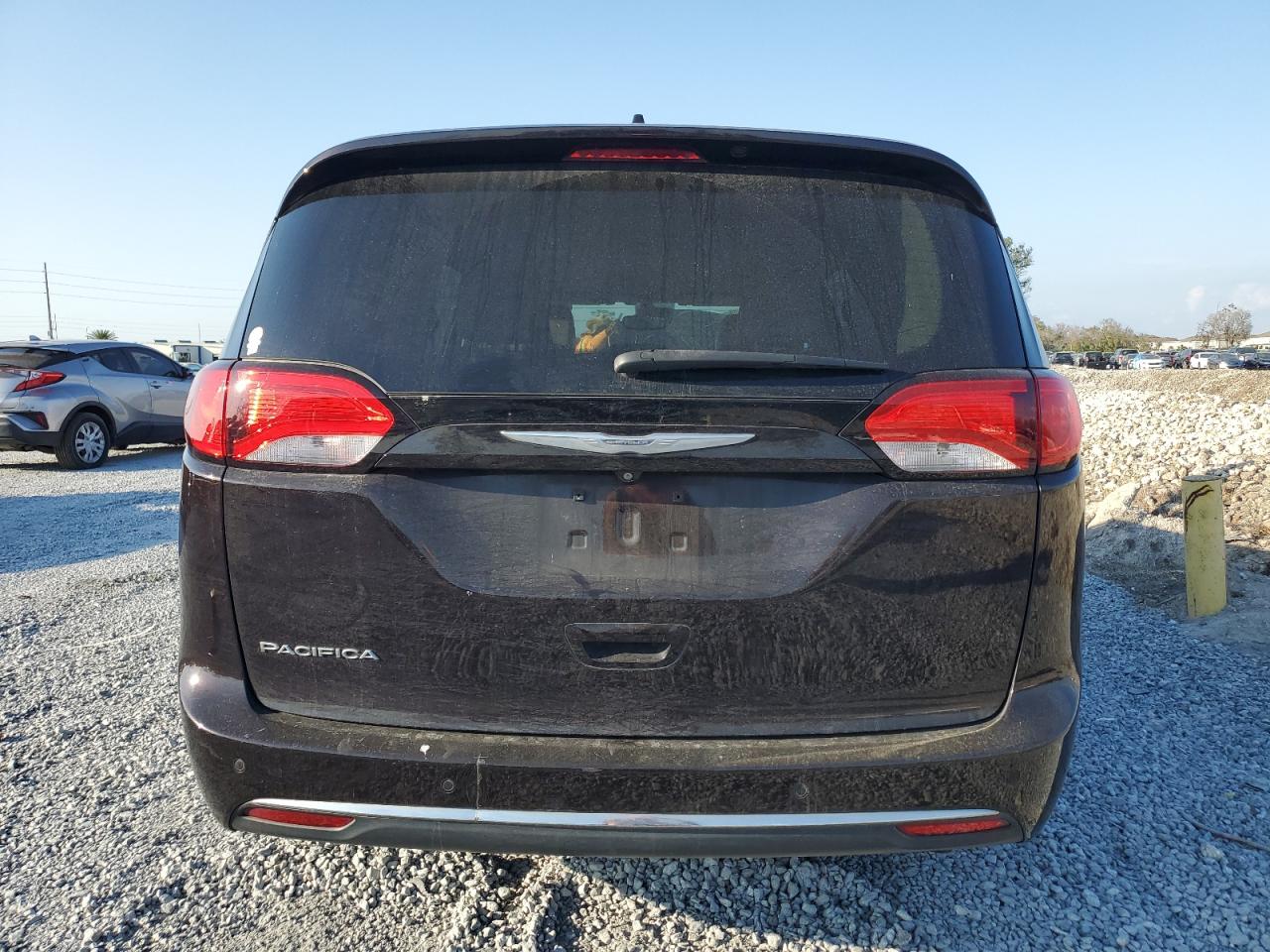 2018 Chrysler Pacifica - Image 6