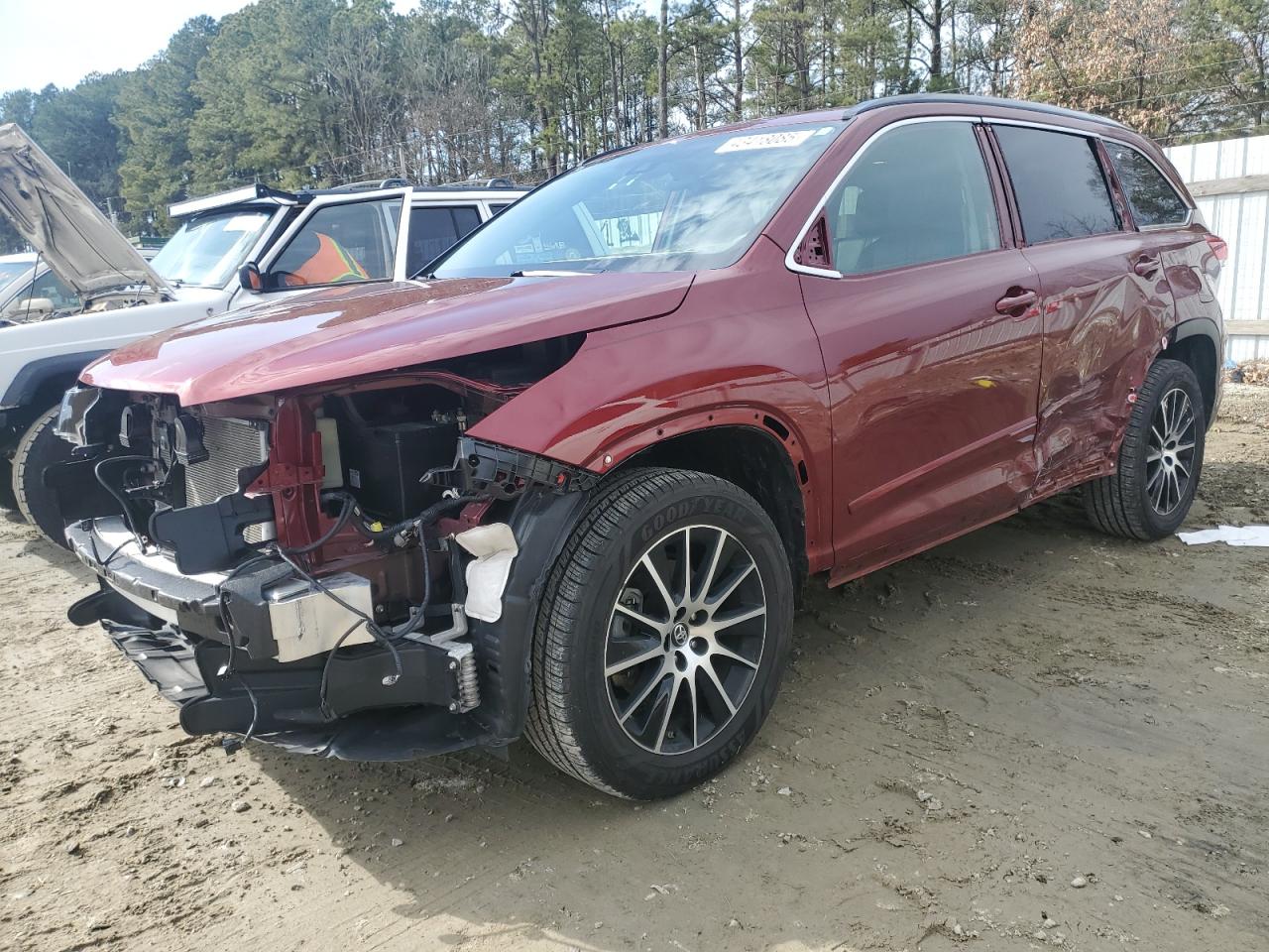 2018 Toyota Highlander - Image 1