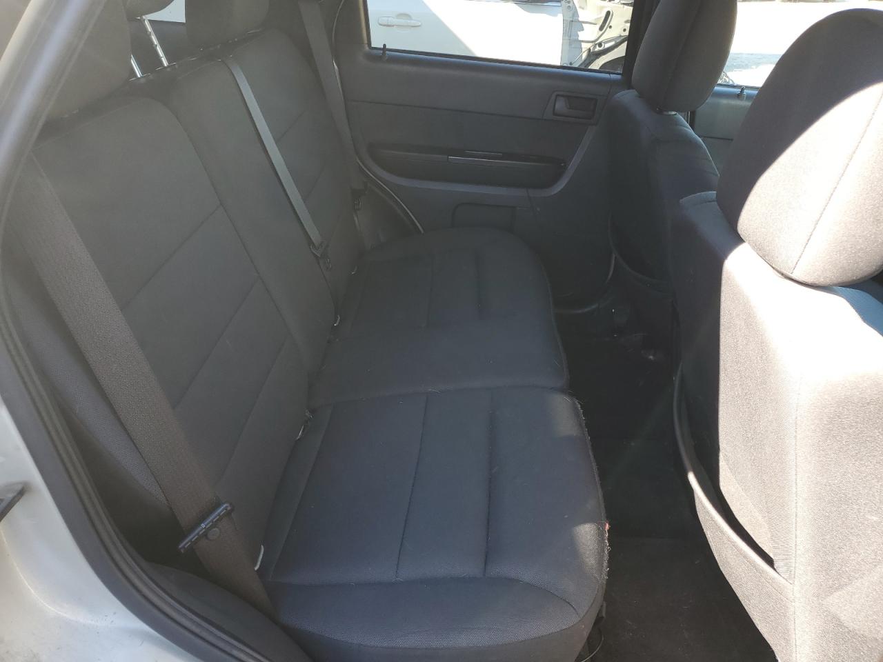 2010 Ford Escape - Image 11