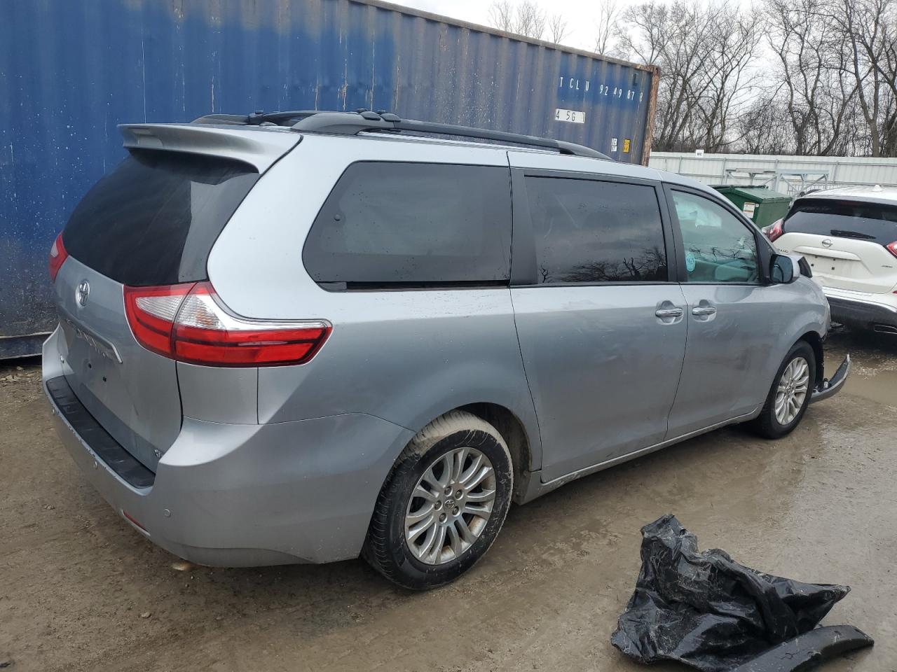 2015 Toyota Sienna - Image 3