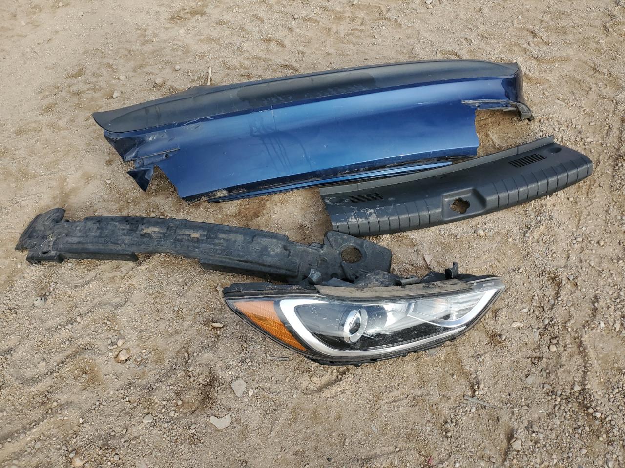 2018 Hyundai Elantra - Image 14