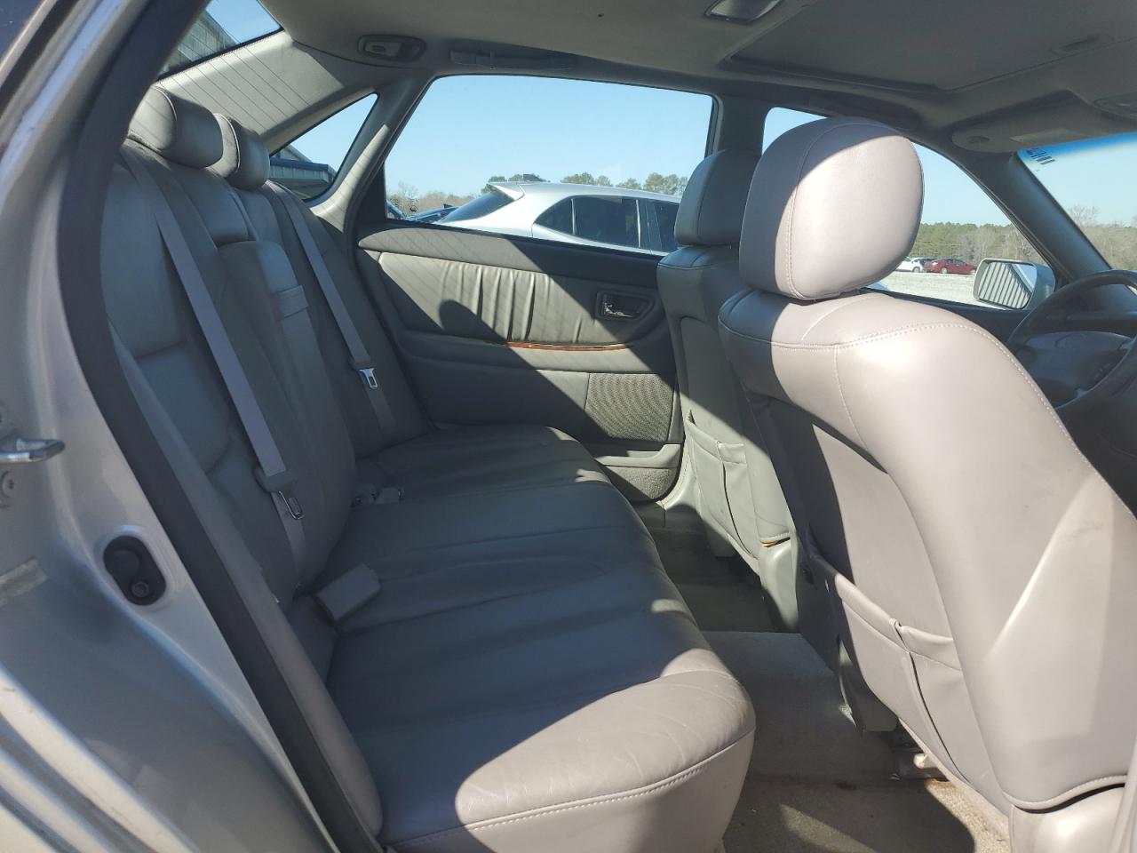 2001 Toyota Avalon - Image 9