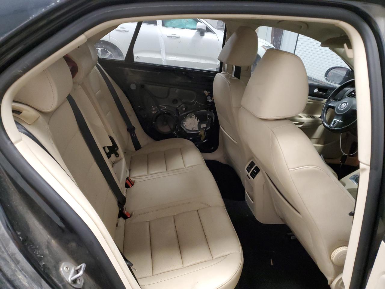 2010 Volkswagen Jetta - Image 10