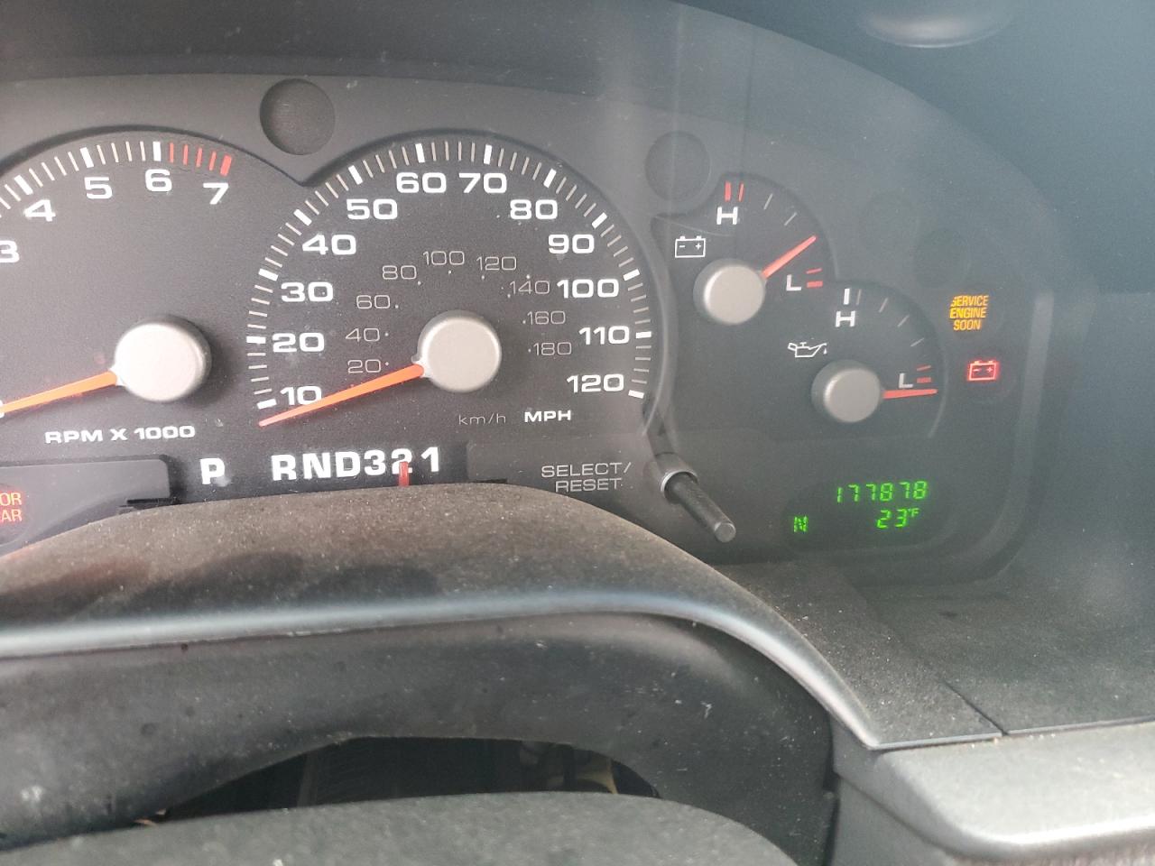 2004 Ford Explorer - Image 9