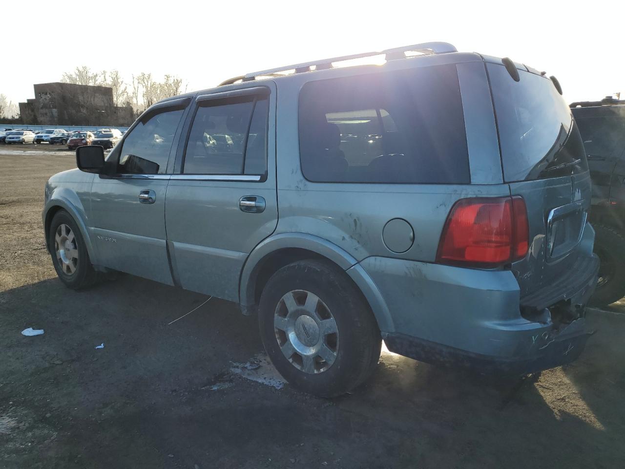 2006 Lincoln Navigator - Image 2