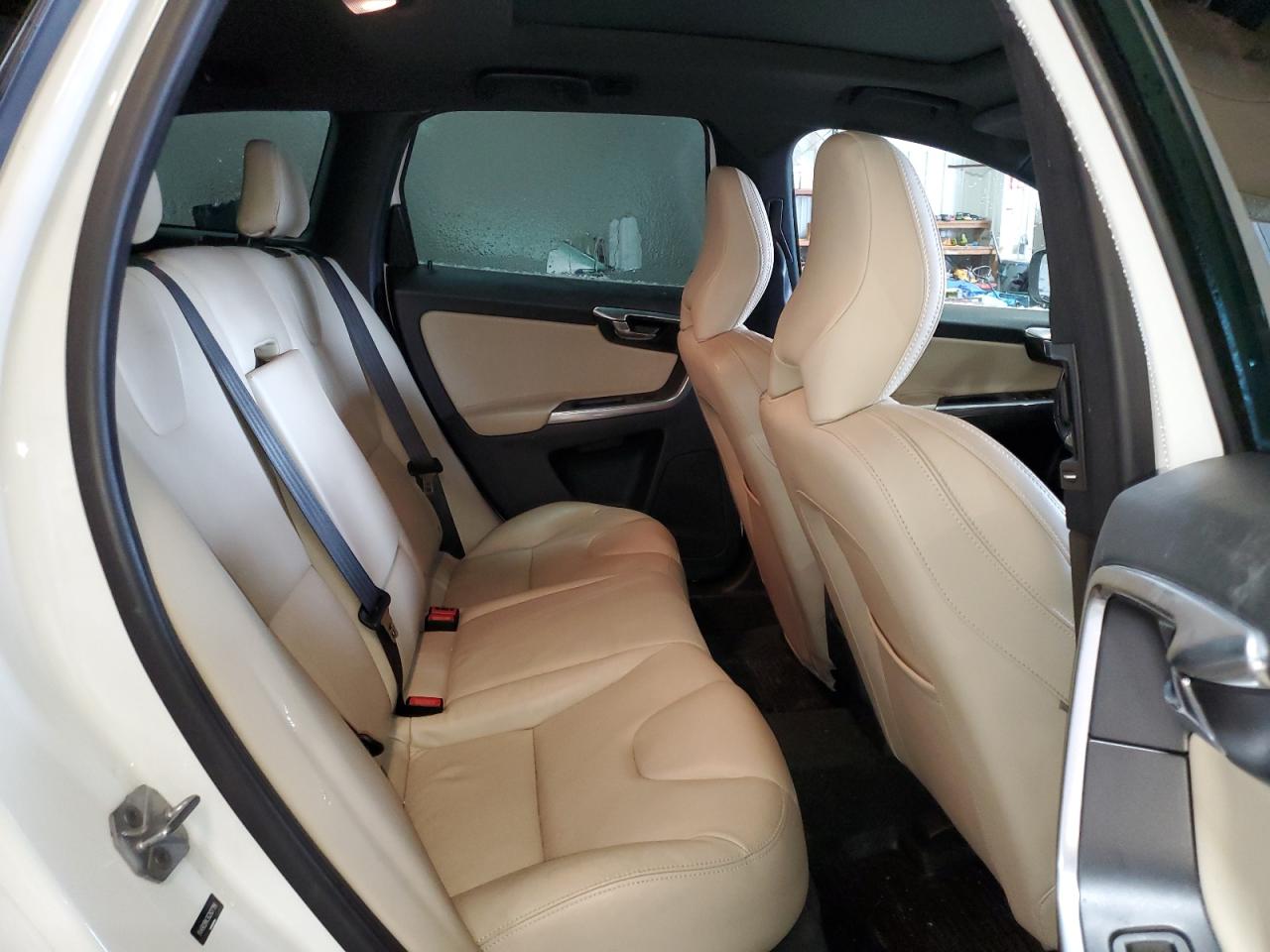 2016 Volvo XC60 - Image 11