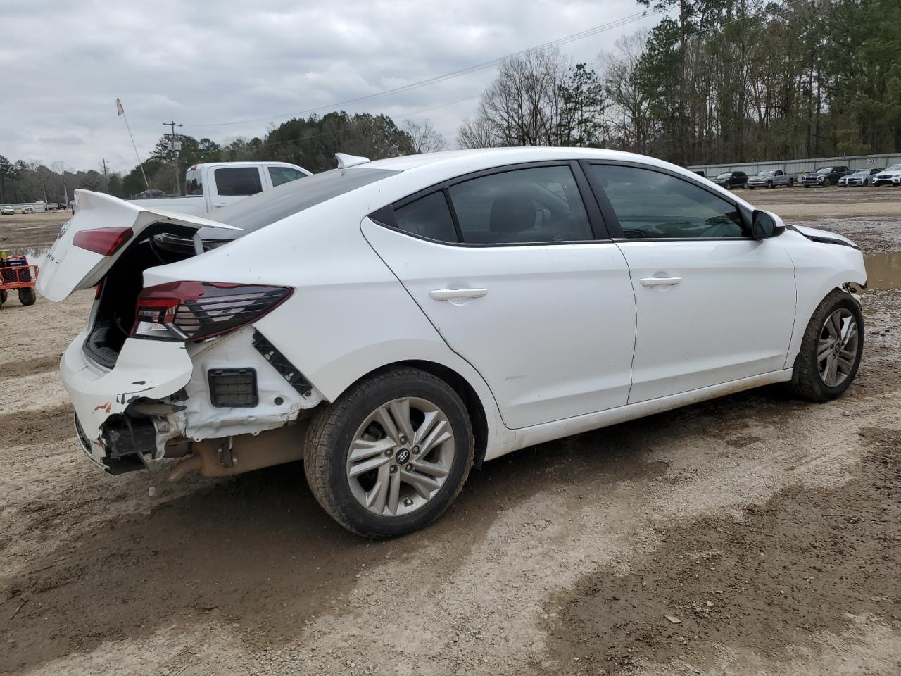 2020 Hyundai Elantra - Image 3