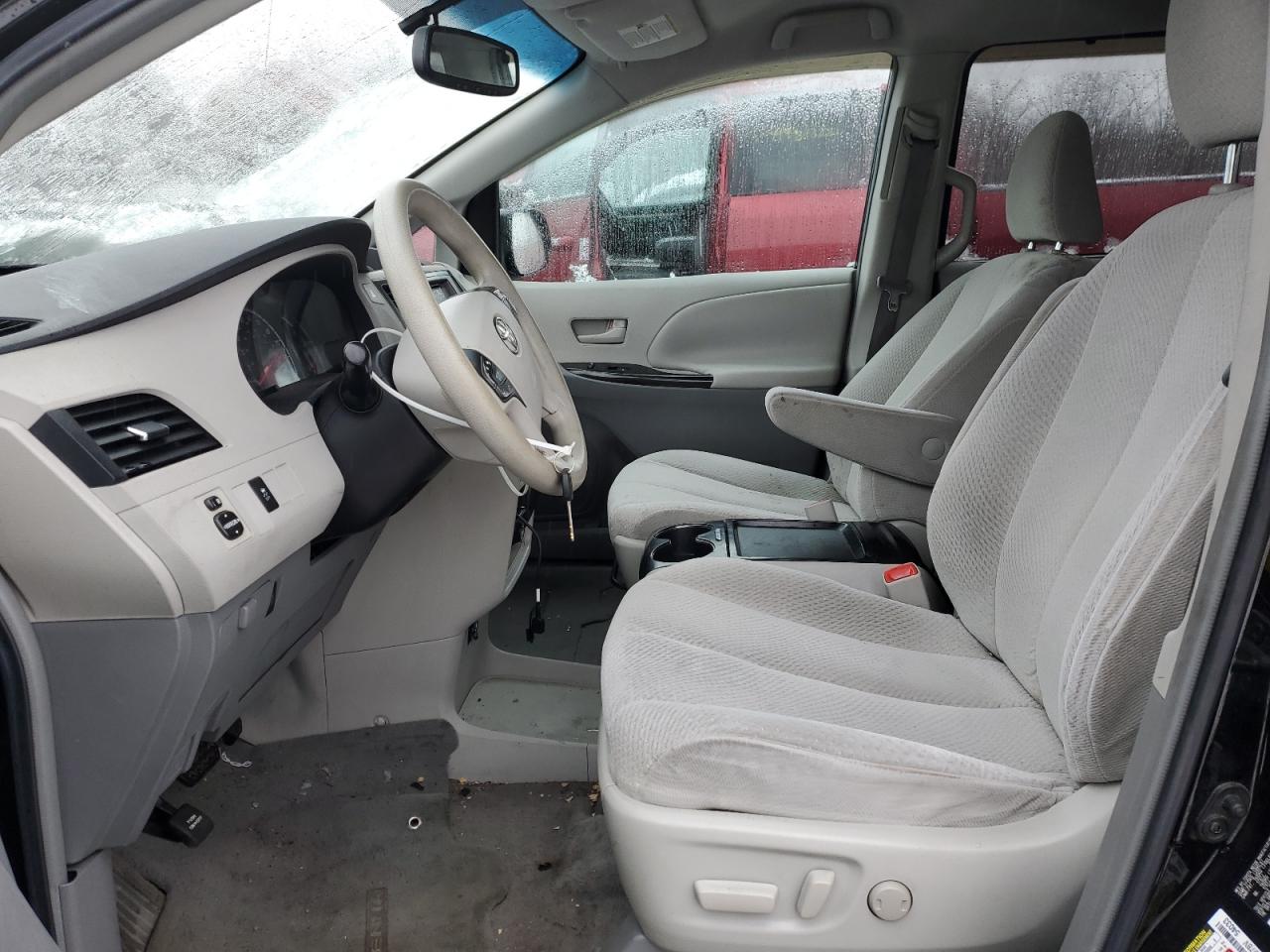 2011 Toyota Sienna - Image 7