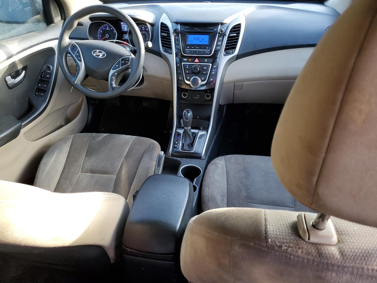 2016 Hyundai Elantra - Image 8