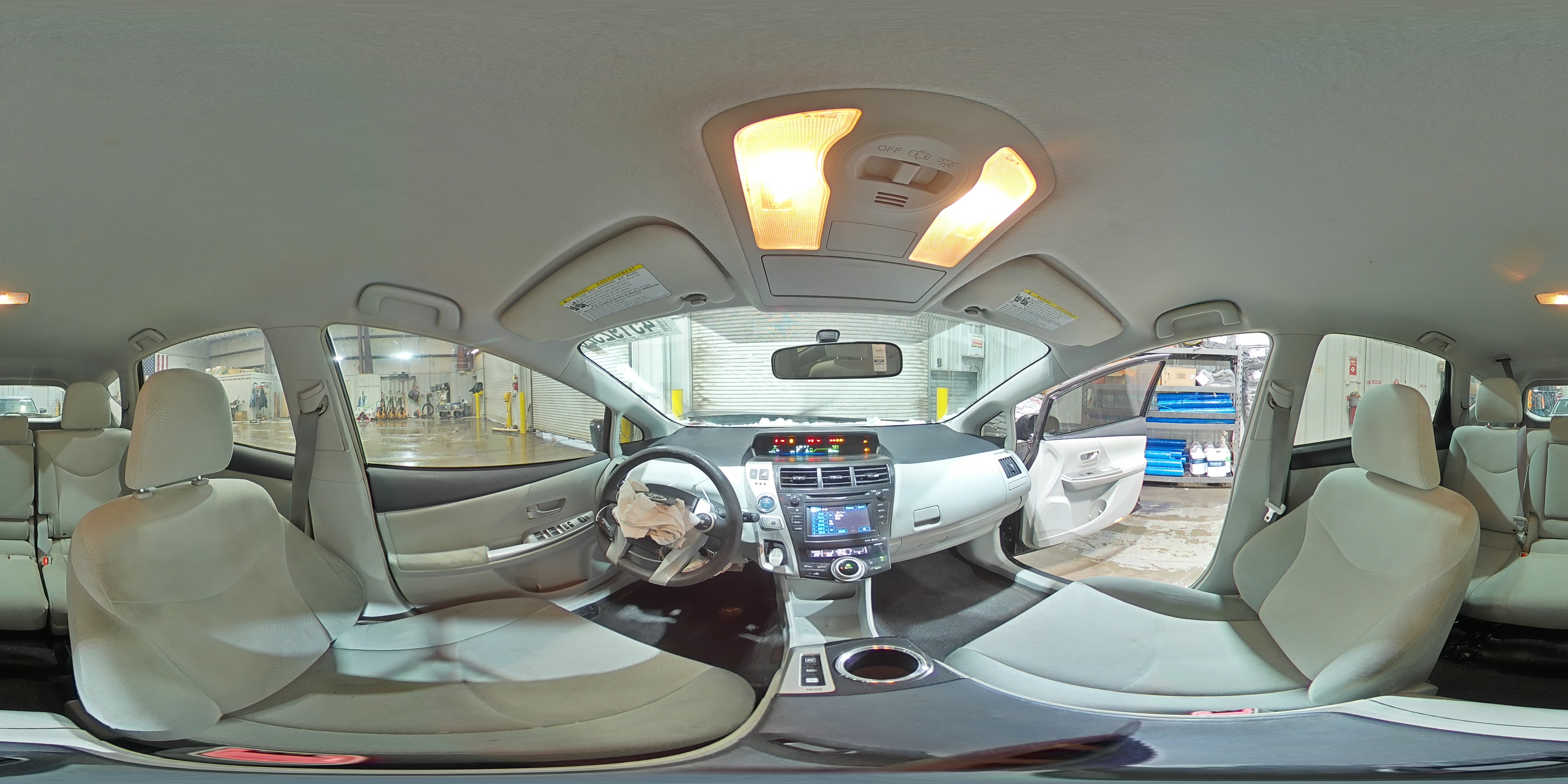 2012 Toyota Prius - Image 13