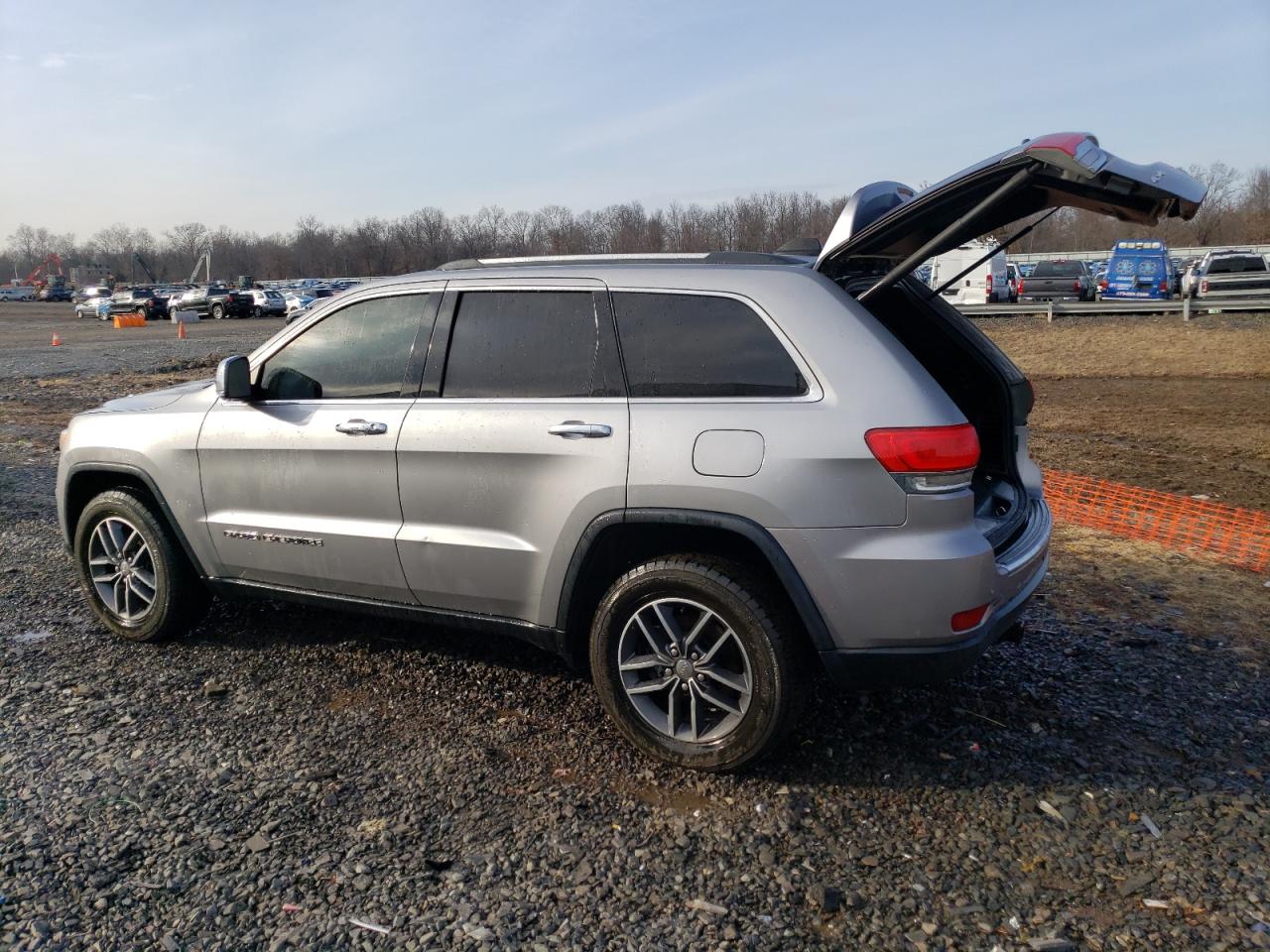 2018 Jeep Grand Cherokee - Image 2