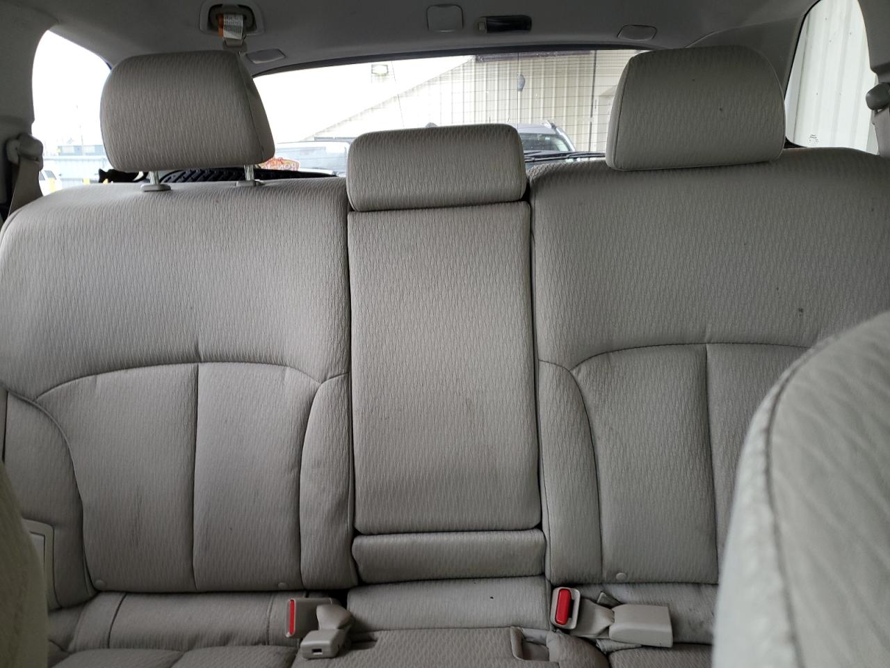 2010 Subaru Outback - Image 10