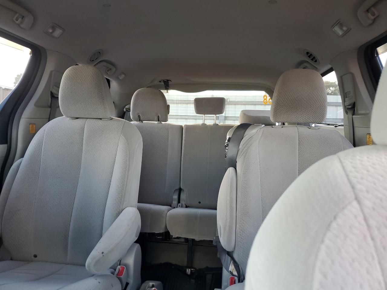 2013 Toyota Sienna - Image 10