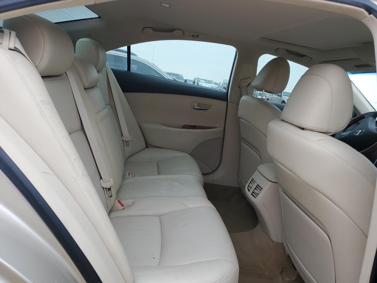 2010 Lexus ES - Image 10