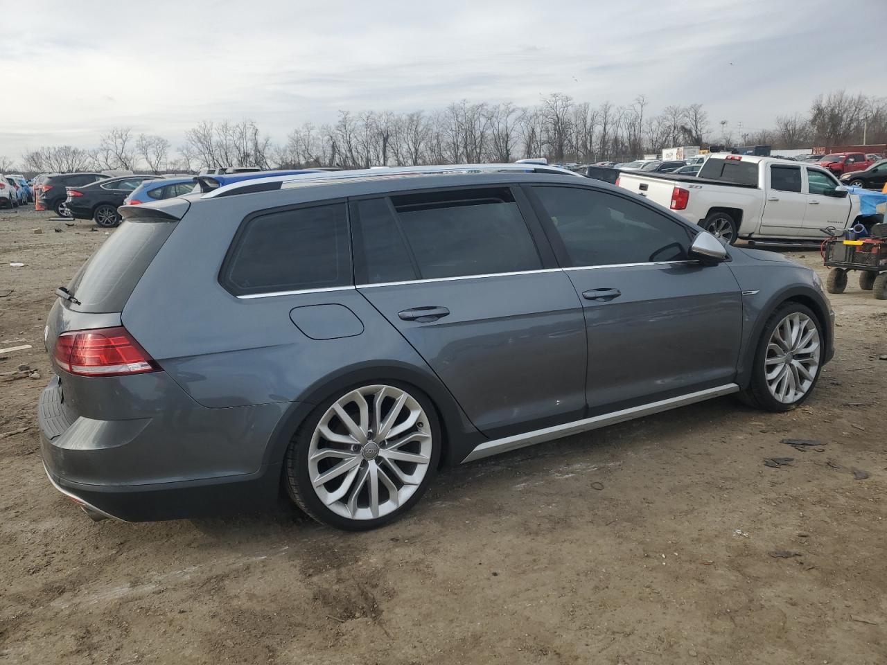 2019 Volkswagen Golf - Image 3