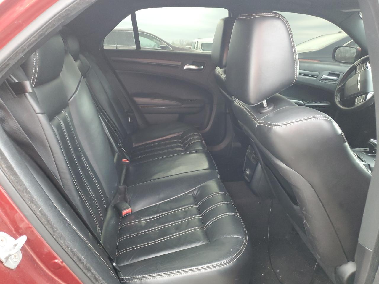 2014 Chrysler 300 - Image 10