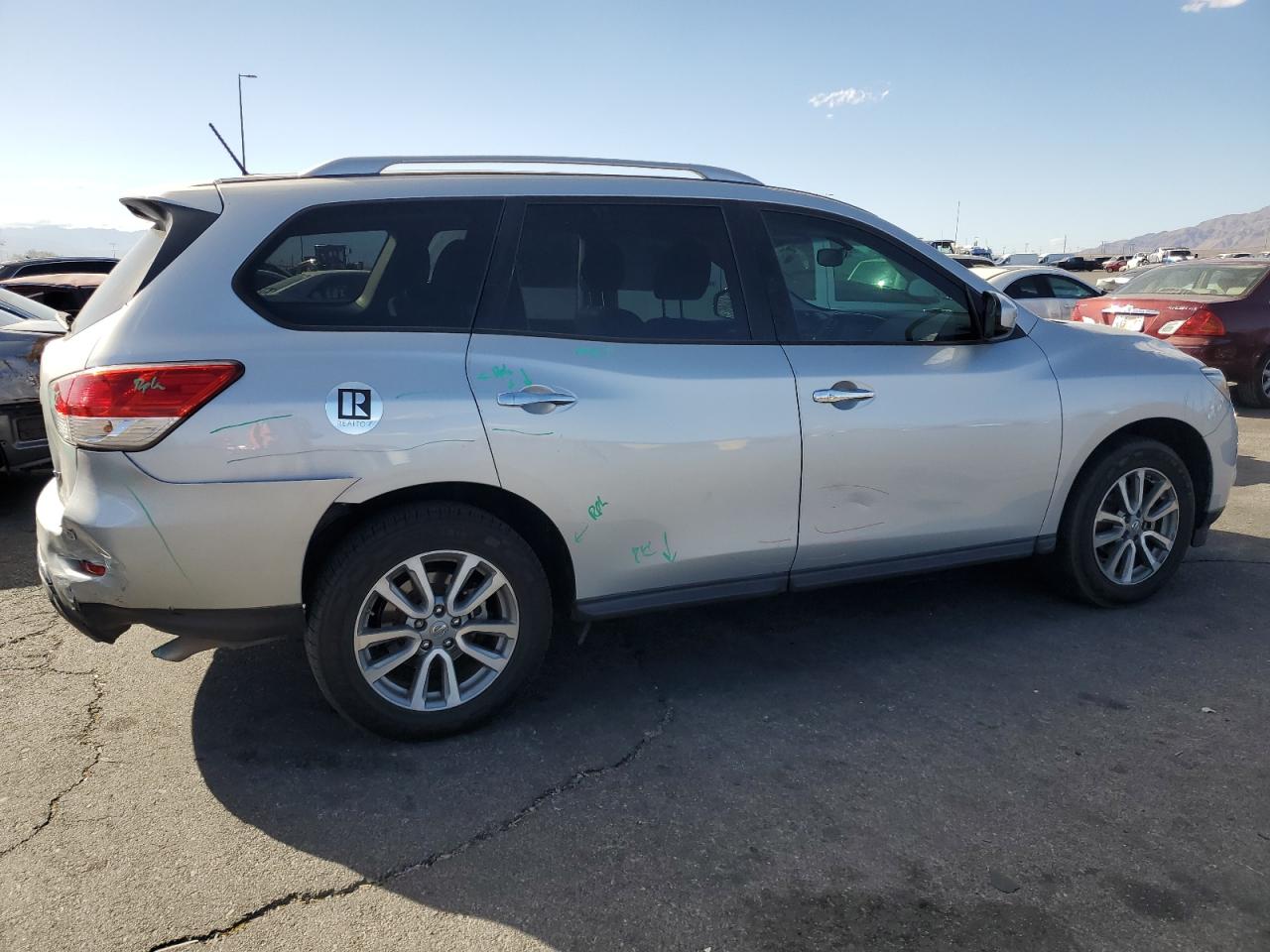 2016 Nissan Pathfinder - Image 3